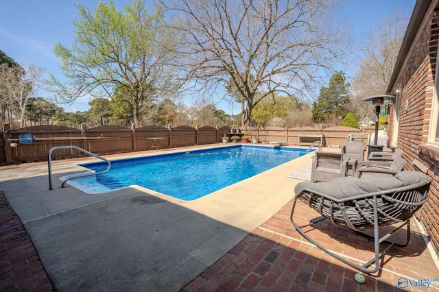 2405 Old Creek Trail SE, Decatur, AL 35603