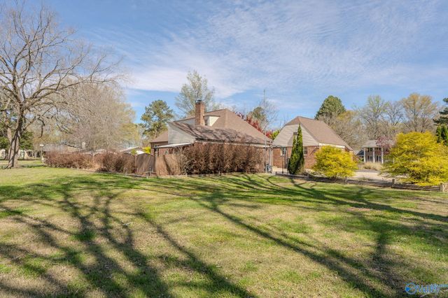 2405 Old Creek Trail SE, Decatur, AL 35603