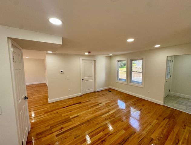 346 Hilldale Ave, Haverhill, MA 01832
