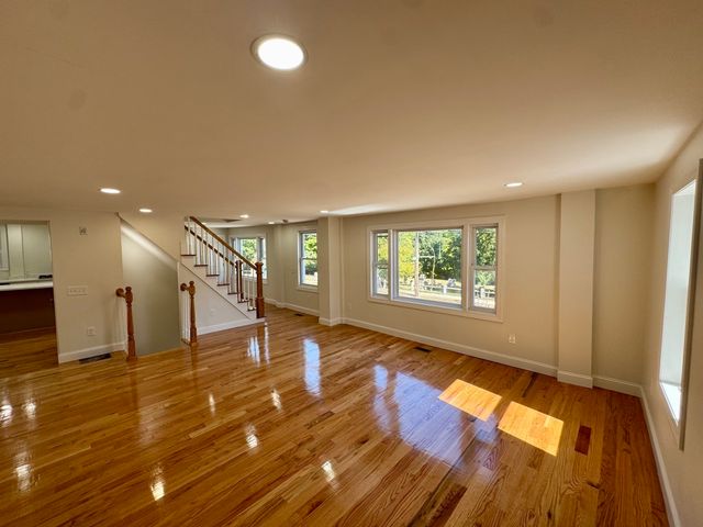 346 Hilldale Ave, Haverhill, MA 01832