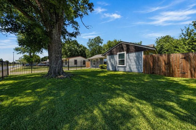 5955 Bellfort Street, Houston, TX 77033