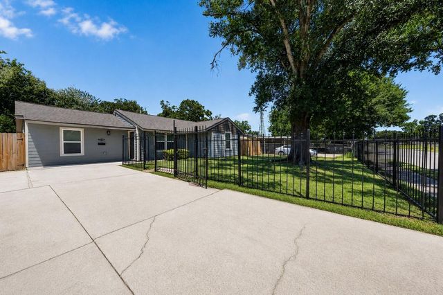 5955 Bellfort Street, Houston, TX 77033