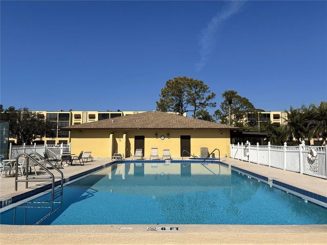 8229 EAGLES PARK DRIVE N, St Petersburg, FL 33709