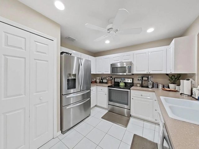 8229 EAGLES PARK DRIVE N, St Petersburg, FL 33709