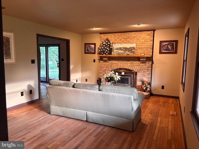 10414 SKYLINE AVE, Midland, VA 22728