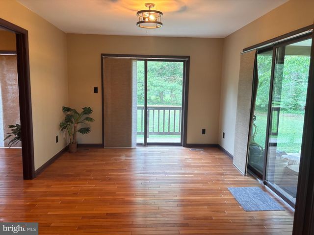 10414 SKYLINE AVE, Midland, VA 22728