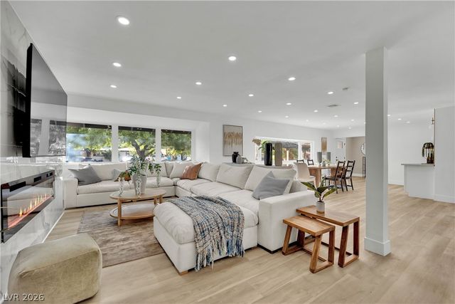 502 Park Way, Las Vegas, NV 89106