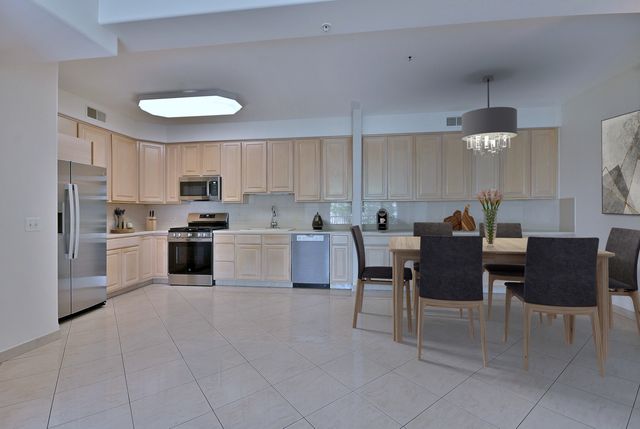 1745 Pavilion Way 502, Park Ridge, IL 60068