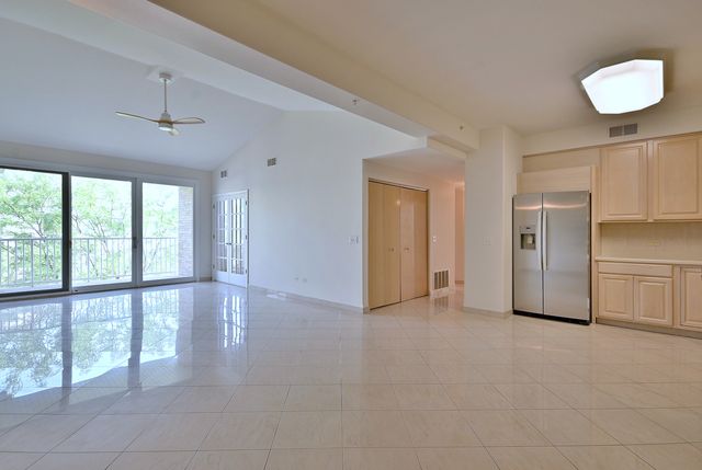 1745 Pavilion Way 502, Park Ridge, IL 60068