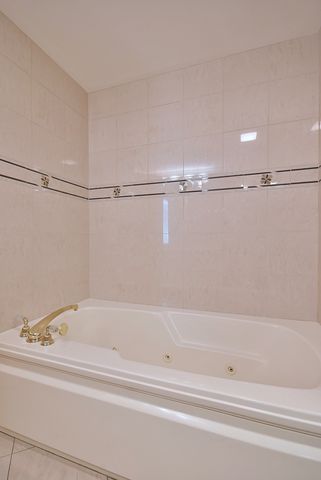 1745 Pavilion Way 502, Park Ridge, IL 60068