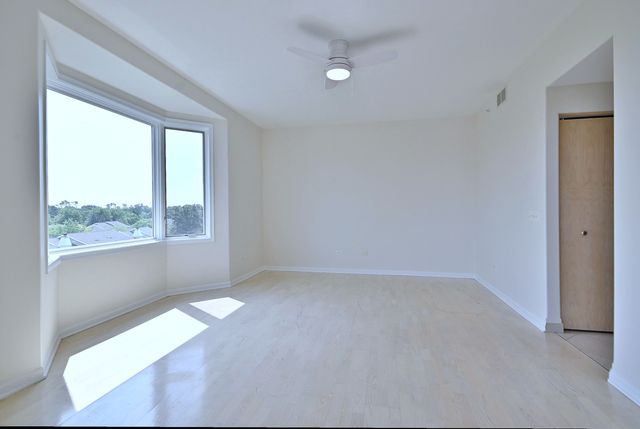 1745 Pavilion Way 502, Park Ridge, IL 60068