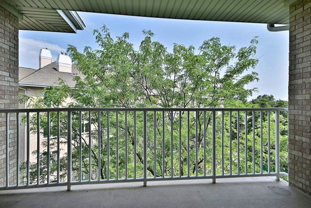 1745 Pavilion Way 502, Park Ridge, IL 60068