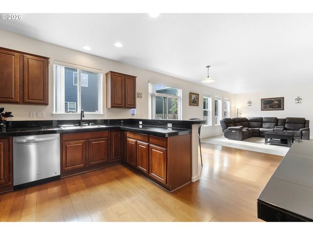 3468 Se SILVER FOX Ave, Hillsboro, OR 97123