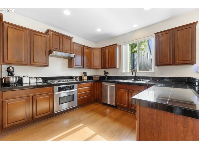 3468 Se SILVER FOX Ave, Hillsboro, OR 97123