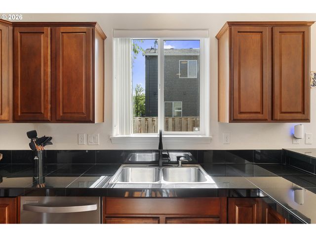 3468 Se SILVER FOX Ave, Hillsboro, OR 97123