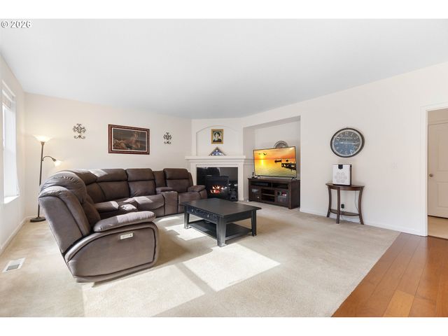 3468 Se SILVER FOX Ave, Hillsboro, OR 97123