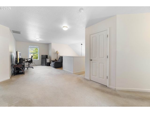 3468 Se SILVER FOX Ave, Hillsboro, OR 97123