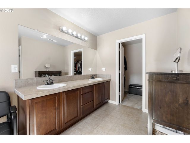 3468 Se SILVER FOX Ave, Hillsboro, OR 97123