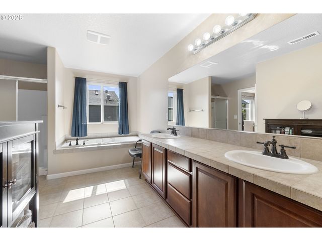 3468 Se SILVER FOX Ave, Hillsboro, OR 97123