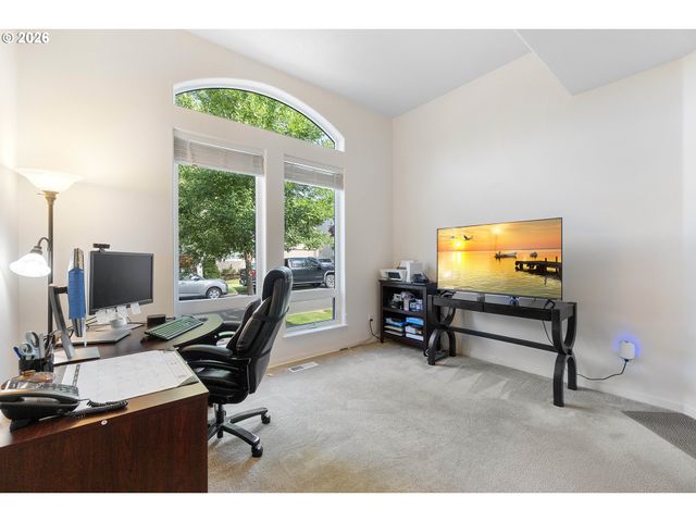3468 Se SILVER FOX Ave, Hillsboro, OR 97123