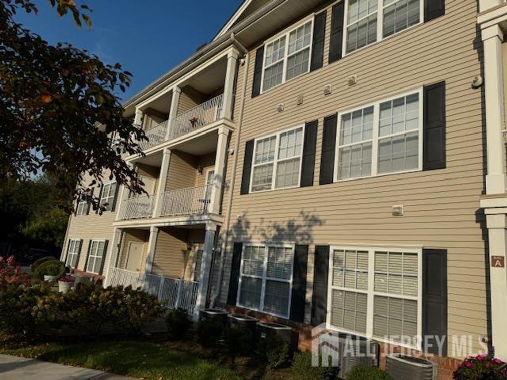 71 Liddle Avenue, Edison, NJ 08837