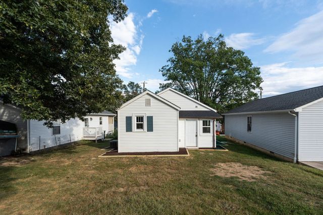 404 F ST, Staunton, VA 24401