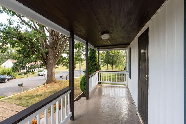 404 F ST, Staunton, VA 24401