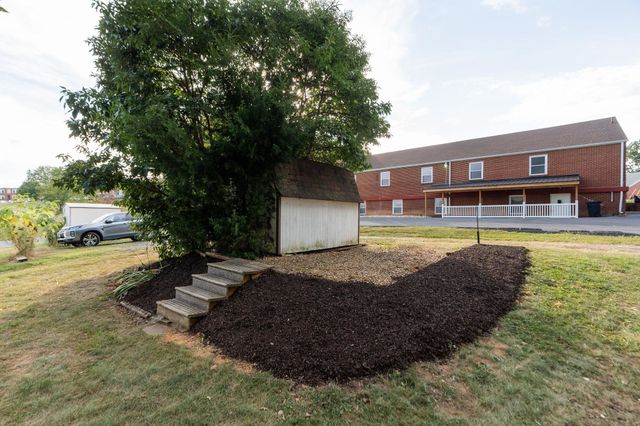 404 F ST, Staunton, VA 24401