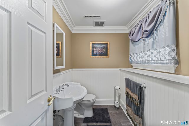 43 Collingsdale Drive, Milford, CT 06461