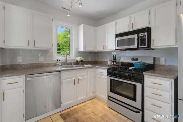 20 Glenrock 20, Norwalk, CT 06850