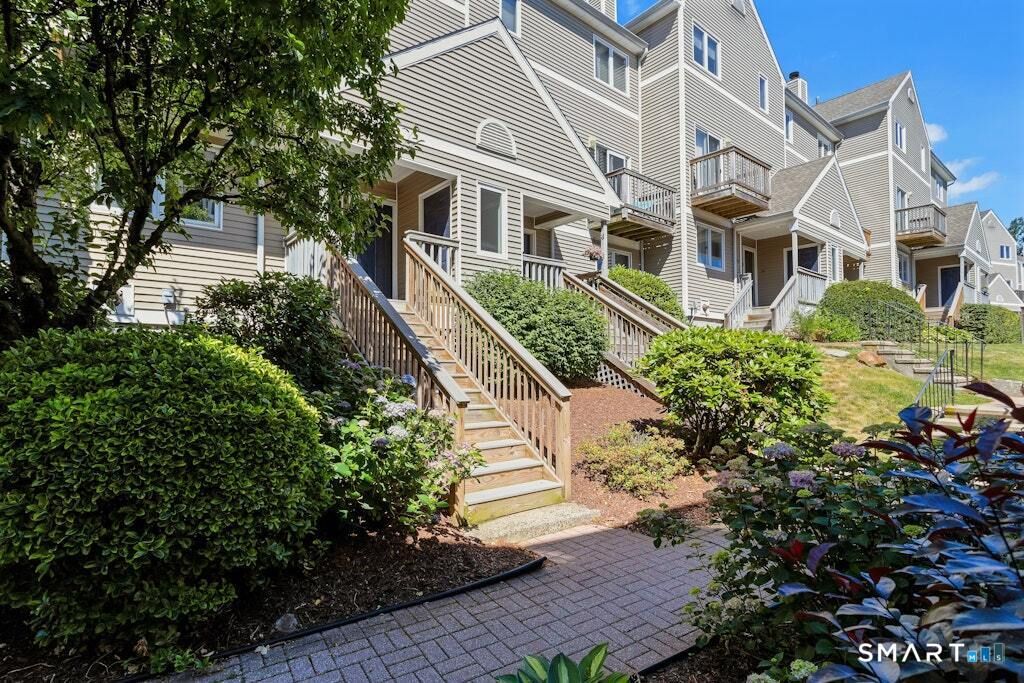 20 Glenrock 20, Norwalk, CT 06850