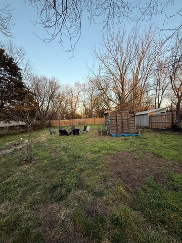 2160 N Kellett Avenue, Springfield, MO 65803