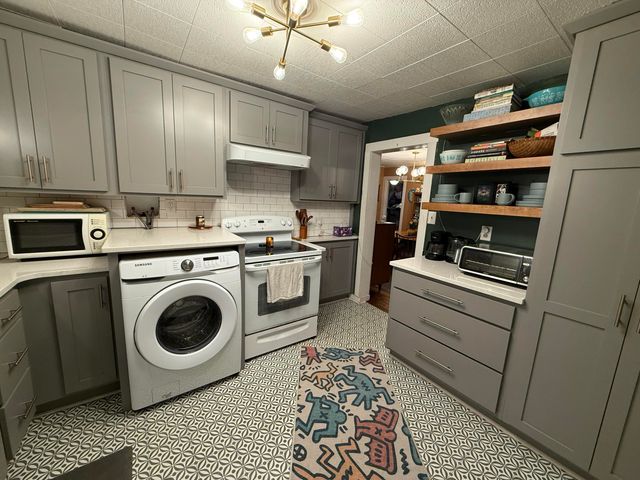 2160 N Kellett Avenue, Springfield, MO 65803