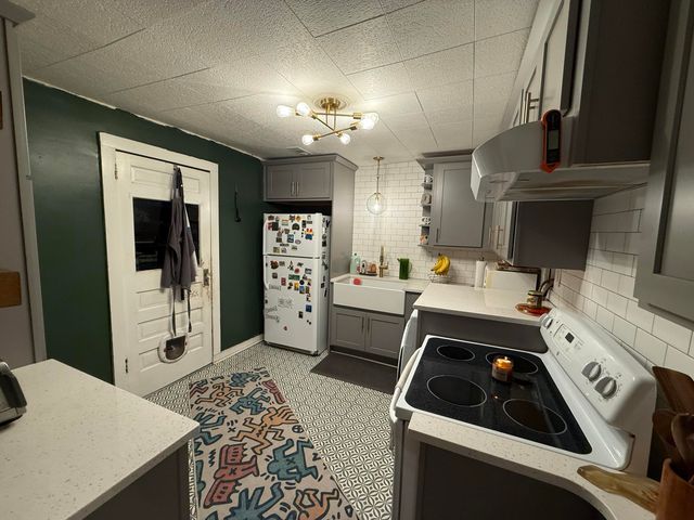 2160 N Kellett Avenue, Springfield, MO 65803