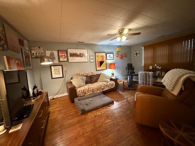 2160 N Kellett Avenue, Springfield, MO 65803