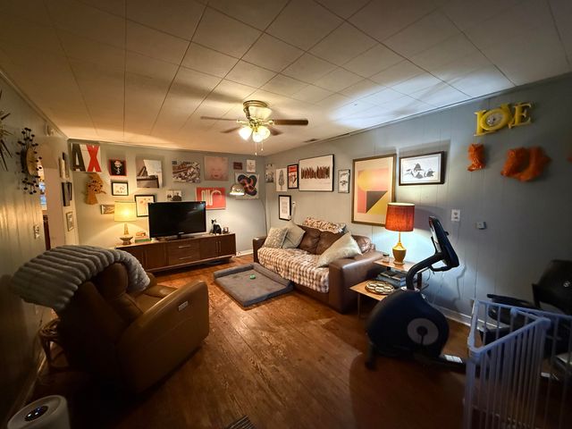 2160 N Kellett Avenue, Springfield, MO 65803