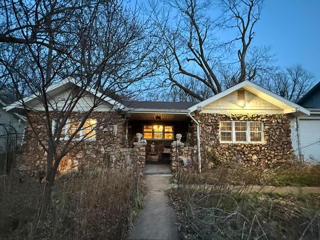 2160 N Kellett Avenue, Springfield, MO 65803