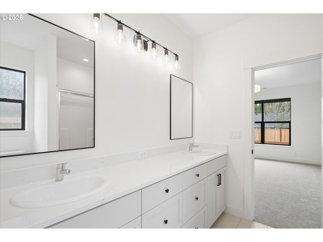 88105 WYMORE Ln, Veneta, OR 97487