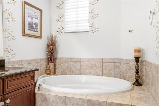 6622 Alden Woods CIR 101, Naples, FL 34113