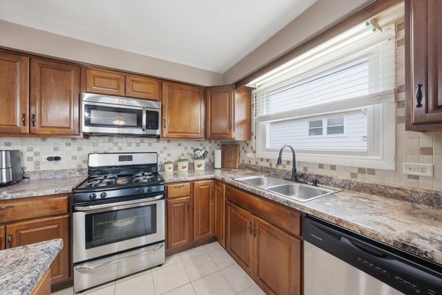 14828 Saint Louis Avenue, Midlothian, IL 60445