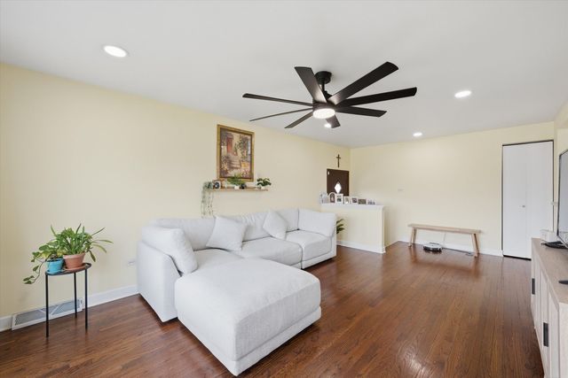 14828 Saint Louis Avenue, Midlothian, IL 60445