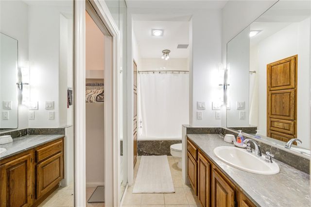 19 Crestwood Drive 8, Houston, TX 77007