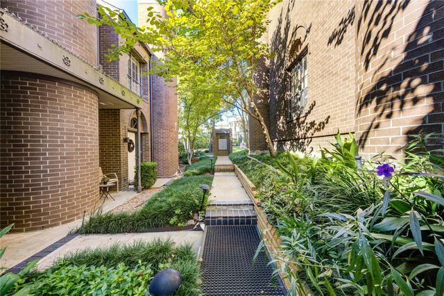 19 Crestwood Drive 8, Houston, TX 77007