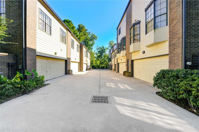 19 Crestwood Drive 8, Houston, TX 77007