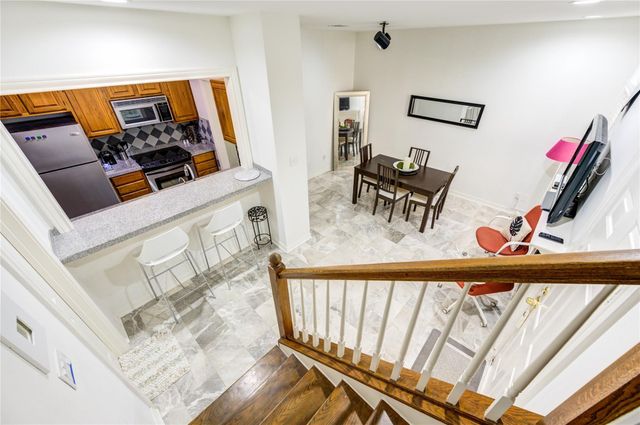 19 Crestwood Drive 8, Houston, TX 77007