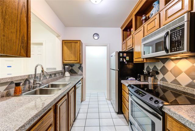 19 Crestwood Drive 8, Houston, TX 77007