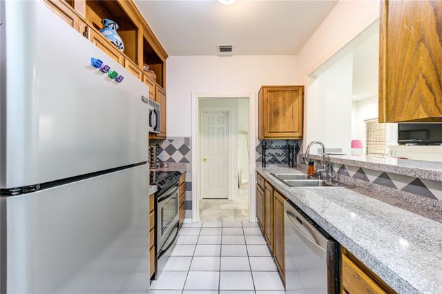 19 Crestwood Drive 8, Houston, TX 77007