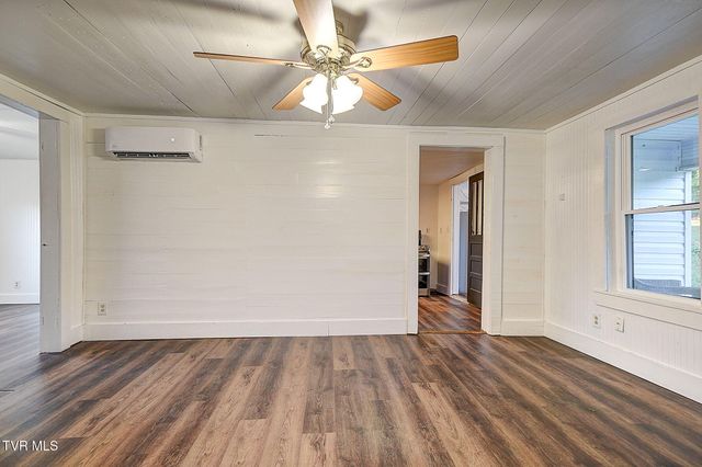 218 Aa Deakins Road, Jonesborough, TN 37659
