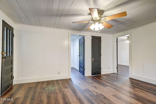 218 Aa Deakins Road, Jonesborough, TN 37659