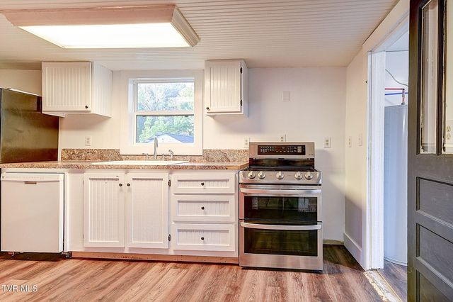 218 Aa Deakins Road, Jonesborough, TN 37659